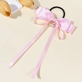 Rosa Satin-Haargummi mit Schleife und Perlenanhänger für einen süßen femininen Look - Rosa