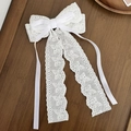 Elegante fermaglio per capelli in pizzo bianco e velluto con ricami di farfalle - Bianco