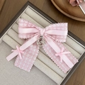 Dettaglio del fermaglio per capelli a fiocco rosa con ciondolo LOVE in portagioie - Stile Dolce a Quadri Rosa (3#)