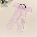 Detalle del coletero con lazo de organza rosa, cintas largas y banda elástica negra - Rosa