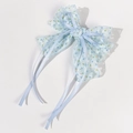 Dettaglio del fermaglio per capelli a fiocco blu chiaro con pizzo e nastri lunghi - Clip con Nastro Lungo Floreale Blu (5#)