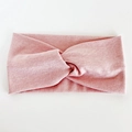 Détail d'un bandeau croisé rose large avec texture en maille côtelée élastique - Rose