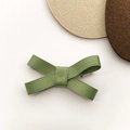 Pinza para el pelo con lazo de cinta verde hierba de alta calidad y clip metálico de pato - Verde