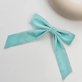 Eleganter mintblauer Samt-Haarclip mit langen Bändern im französischen Vintage-Stil - Hellblau