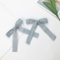 Spitzen-Schleifen-Haarspangen-Set in Hellblau mit französischen Stickerei-Details - Blau