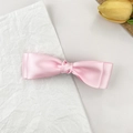 Barrette à cheveux élégante en satin rose avec double nœud sur papier blanc texturé - 5#