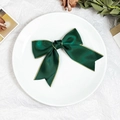 Barrette nœud en satin vert foncé avec bord doré sur plateau en porcelaine - Vert
