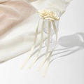 Pince à cheveux élégante avec roses en satin crème et longs rubans style ballet - Beige