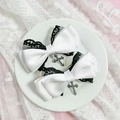 Fermagli per capelli Lolita con fiocchi in raso bianco, pizzo nero e croci d'argento - Bianco