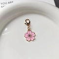 Ciondolo a forma di fiore di ciliegio in smalto rosa con portachiavi in lega d'oro - Fiore di Ciliegio Rosa