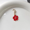 Pendaglio minimalista fiore di ciliegio in lega con placcatura in oro e moschettone - Fiori di Ciliegio Rosso