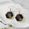 Hexagon gold earrings with real dried flowers in black resin for a dark floral style - Hexagonal Yellow Purple Flower