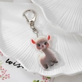 Detail of cute acrylic alpaca keychain with silver D-clasp on a decorative shell plate - Cute Alpaca