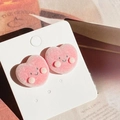 Pendientes de corazón rosa aterciopelado con cara sonriente bordada y pompones blancos - Corazón de Cara Sonriente