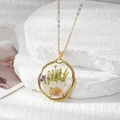 Collier bohème doré avec de vraies marguerites blanches et fleurs mauves sous résine - Marguerite Blanche Et Gypso Jaune