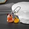 Niedliche Enten-Schlüsselanhänger aus Harz mit rosa Hirsch-Ente und gelber Ente mit Brille - Hirsch Ente