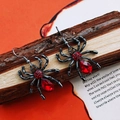 Orecchini a ragno gotico con pietre rosse su ramo di legno per stile Halloween - Gancio per orecchini in acciaio inossidabile / Ragno Goccia Strass Rosso