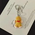 Ciondolo omino di pan di zenzero fatto a mano in resina con chiusura a moschettone - Omino Pan di Zenzero Chiusura Aragosta