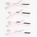 Vista piana di quattro fermagli per capelli a fiocco in raso rosa con clip in metallo - Rosa