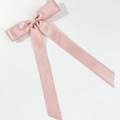 Pasador de pelo de satén rosa con lazo largo y bordes de encaje festoneados - Rosa