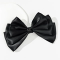 Dettaglio del grande fiocco nero in raso con design 3D elegante per capelli - Nero