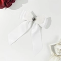 Pinza para el pelo con alas de ángel y corazón con lazo de satén blanco y gema negra - Blanco