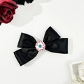 Barrette d'Halloween avec nœud en satin noir et œil injecté de sang style gothique - Noir