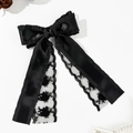 Detalle de lazo negro para el pelo con encaje de doble capa y bordado floral de elegancia - Negro