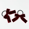 Set di due elastici per capelli con fiocco in velluto rosso vino su sfondo bianco - Un paio / Borgogna