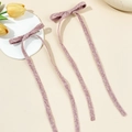 Detalle de dos pinzas para el pelo con lazos de estilo ballet lavanda y cintas largas - Rosa