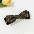 Macro-opname van metallic goud en zwarte geplooide strik haarclip met textuur details - 3# Goud (Veerclip)