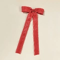 Detailaufnahme der roten Satin-Haarspange mit langen Bändern und eleganten Rüschen - Rot