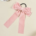Detalle del coletero de terciopelo rosa con lazo de cinta larga y banda elástica - Rosa