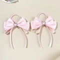Dettaglio degli elastici per capelli con fiocchi di raso rosa e fibbia a cuore di strass - Rosa