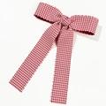 Dettaglio del fermaglio a fiocco vichy rosso con eleganti bordi ondulati e nastri lunghi - Fiocco Doppio Quadri Rosso Bianco (Fermaglio a Molla)
