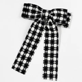 Detail van de zwart-witte pied-de-poule tweed haarspeld met lange, elegante linten - Zwart & Wit