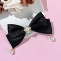 Elegante pinza para el pelo con lazo de satén negro, perlas vintage y detalles de strass - Negro