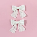 Lot de deux pinces à cheveux en dentelle blanche avec nœud sur fond rose tendre - Style 1