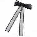 Detalle de lazo para el cabello de malla negra con rosa y elegantes cintas largas - Negro