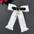 Barrette à cheveux nœud blanc gothique avec lanière en cuir noir, boucle cœur et croix - Blanc