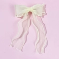 Elegante fermaglio per capelli in organza bianco sporco con perline su sfondo rosa - Beige