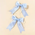 Set di due fiocchi per capelli in raso azzurro con catenelle di perle bianche - Blu (1 Paio)