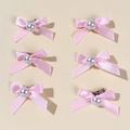 Dettaglio di fermagli per capelli con fiocchi rosa e perle su base in metallo argento - Rosa