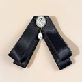 Elegante broche de lazo de satén negro con brillantes diamantes y colgante de perla - Negro