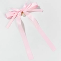 Elegante fermaglio per capelli in raso rosa con anello dorato e pendente di perla - Rosa