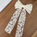 Détail de la pince à cheveux noeud en dentelle florale beige avec rubans sur bois - Nœud Beige à Long Ruban (6#)