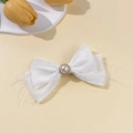 Eleganter weißer Schifffon-Haarclip mit Schleife, Kunstperle und strukturierten Fransen - Weißer Kunstperlen-Stil