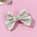 Barrette à cheveux nœud blanc brodé avec motifs floraux dorés sur fond rose tendre - Blanc Cassé