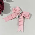 Fermaglio per capelli gotico in raso rosa con strass a cuore e ciondolo a croce argento - Rosa