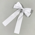 Eleganter weißer Satin-Schleifen-Haarclip mit silbernem Herz und Kreuz-Anhänger - Weiß